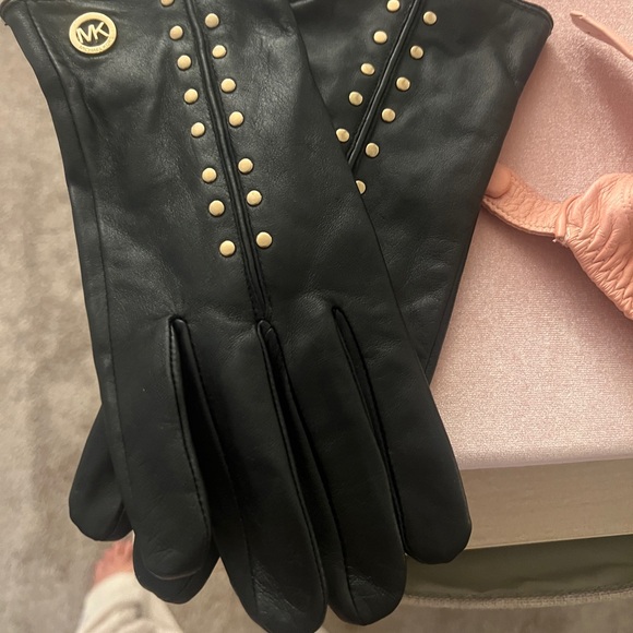 Michael KORS brand new Black leather Gloves with Gold Accents - Picture 6 of 7